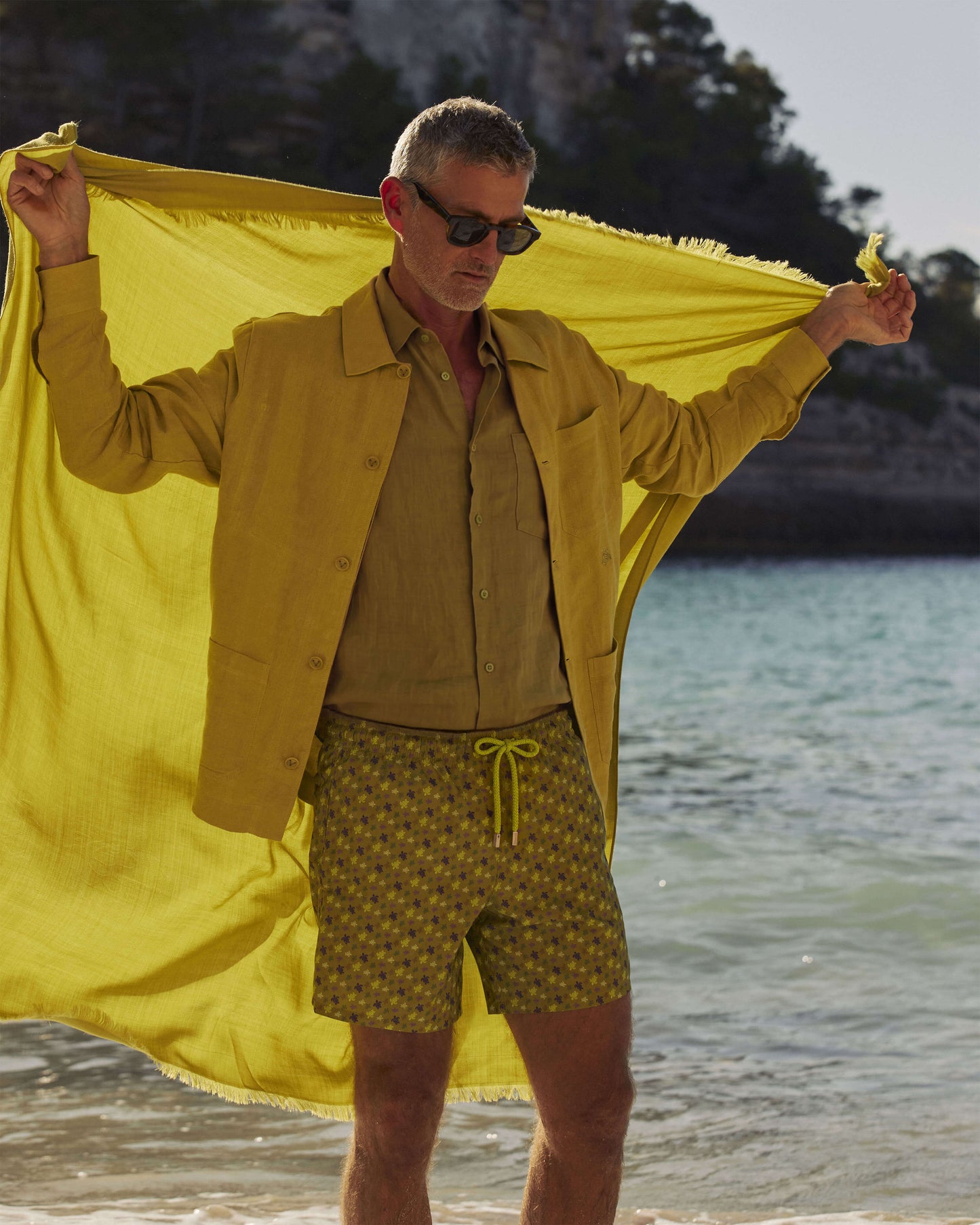 Vilebrequin Men Ultra-light and packable Swim Trunks Micro Ronde des Tortues - Green Wormwood